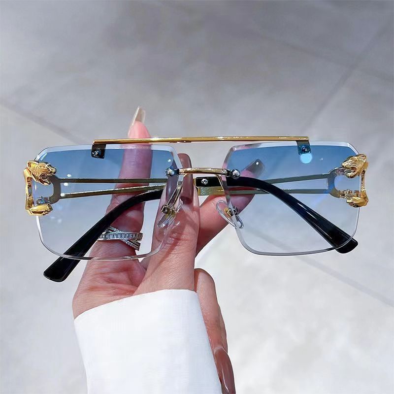 Square Small Frame Ocean Sunglasses 2026 Designer's New Full PC Frameless Ins Trendy Sunglasses Street Photography Glasses Personality Trend Fash - view 4