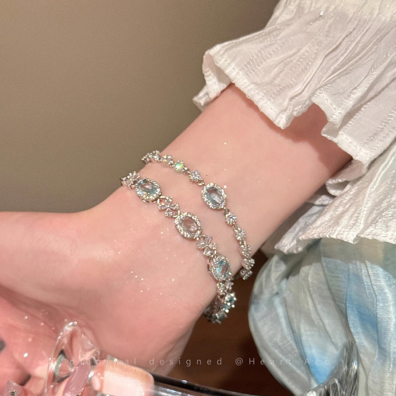 Bracelet Exquisite Oval Flower Bracelet For Women Fashionable And Adjustable The Tail Buckle Can Be Flexibly Changed To Adapt To Various Cuff Clothing - view 6