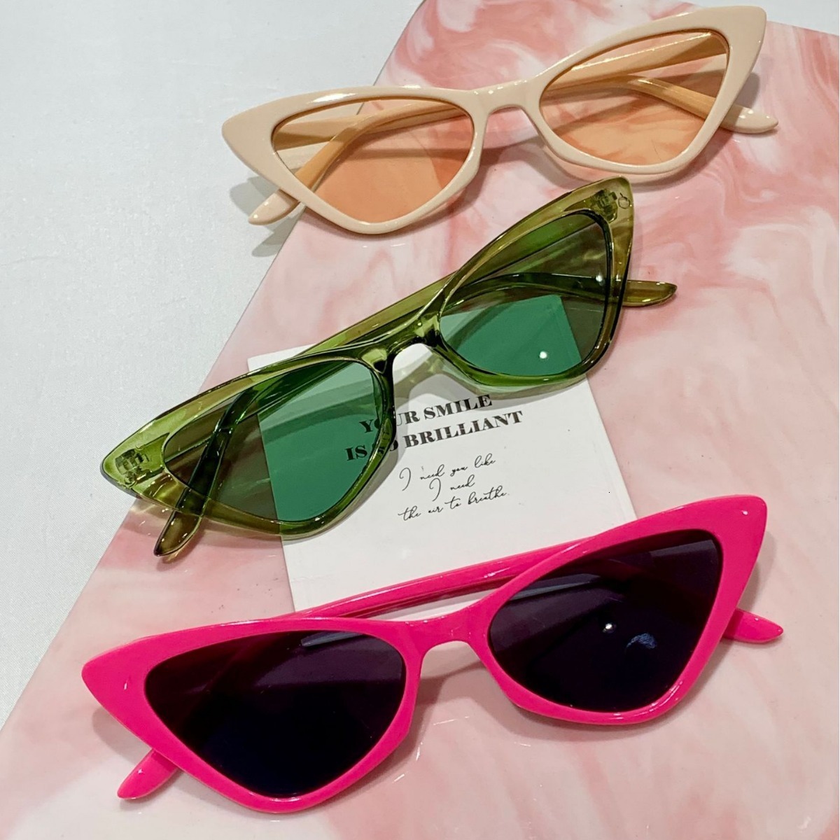 Retro triangle sunglasses, fashionable and avant-garde, unique women's cat eye sunglasses, high-end feel makes the face look smaller, small frame - view 4