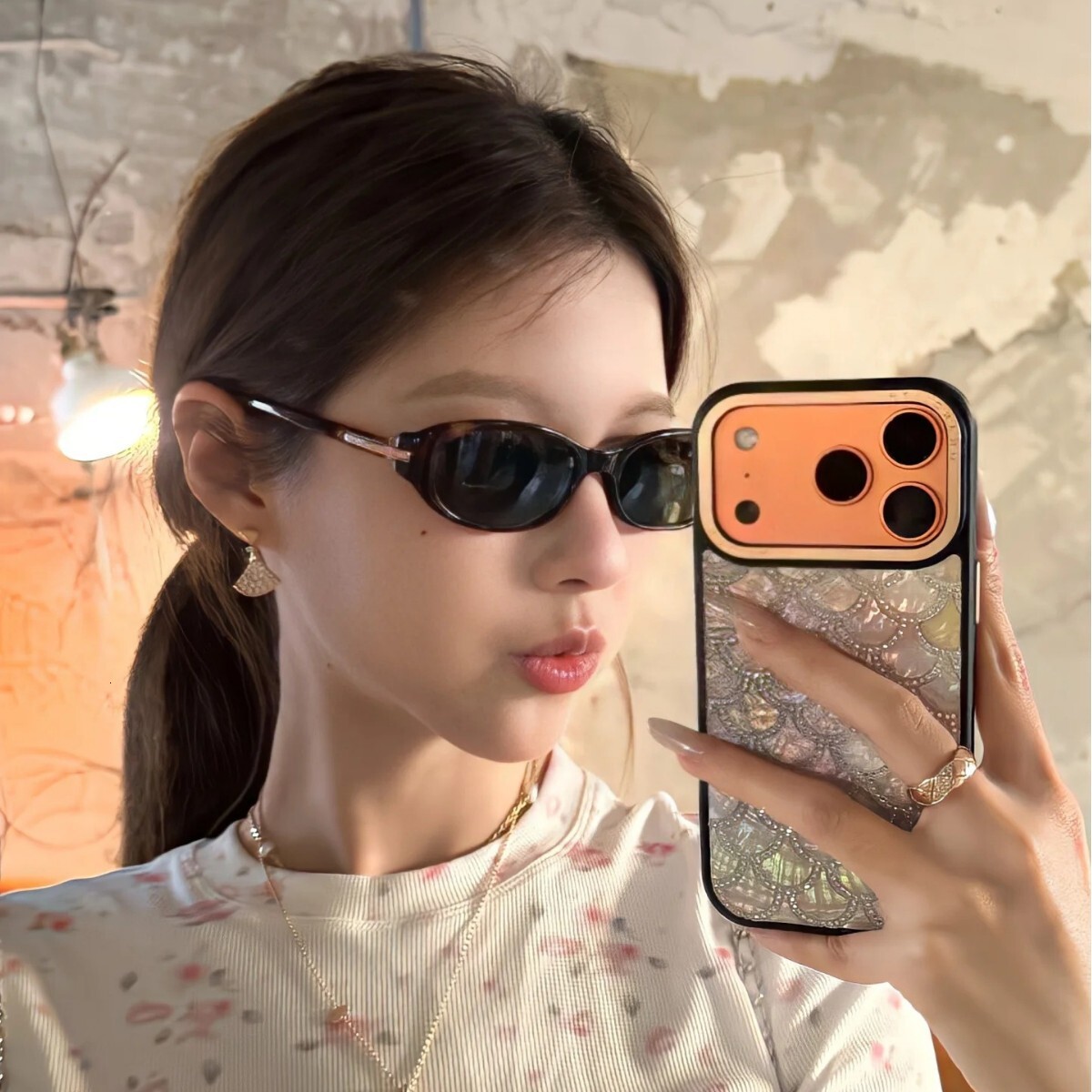 Oval minimalist sunglasses new model internet celebrity sunglasses stylish street photography high end women s sunglasses - view 4
