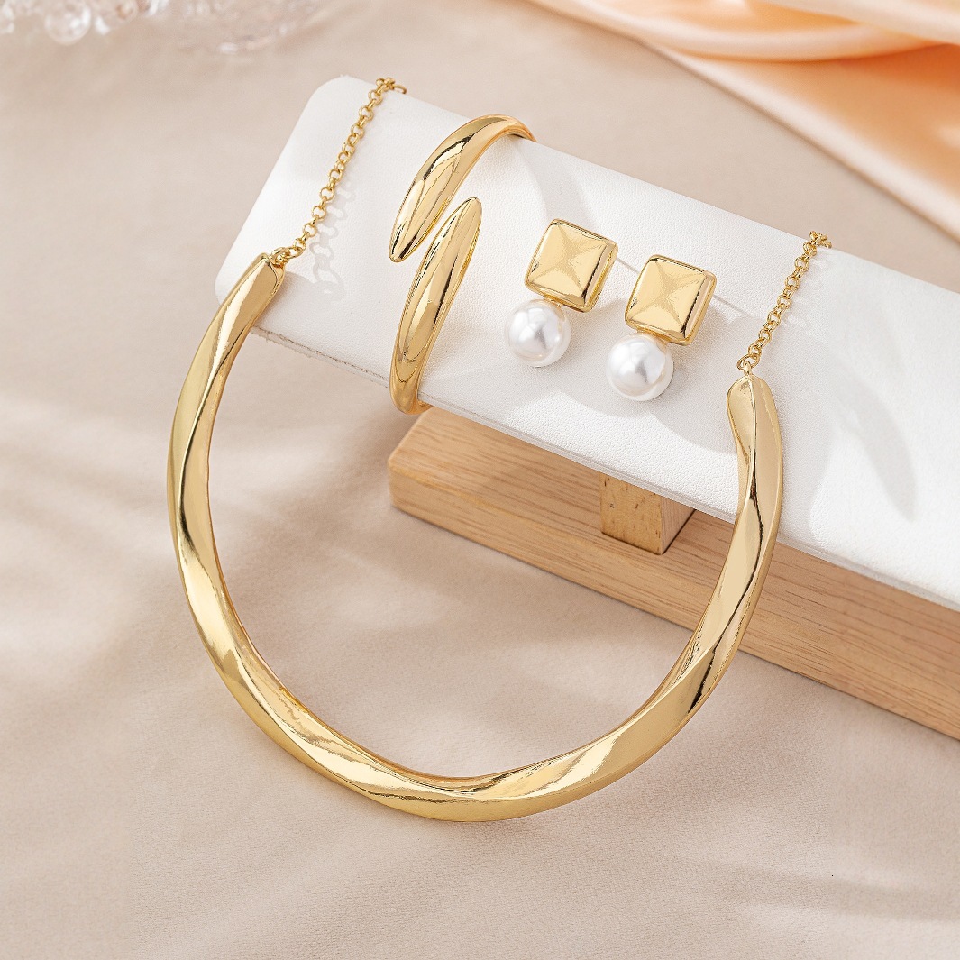 18K Gold Plated Twisted Wave Jewelry Set Ins Light Luxury Women Choker Necklace Open Bangle Bracelet Pearl Earrings