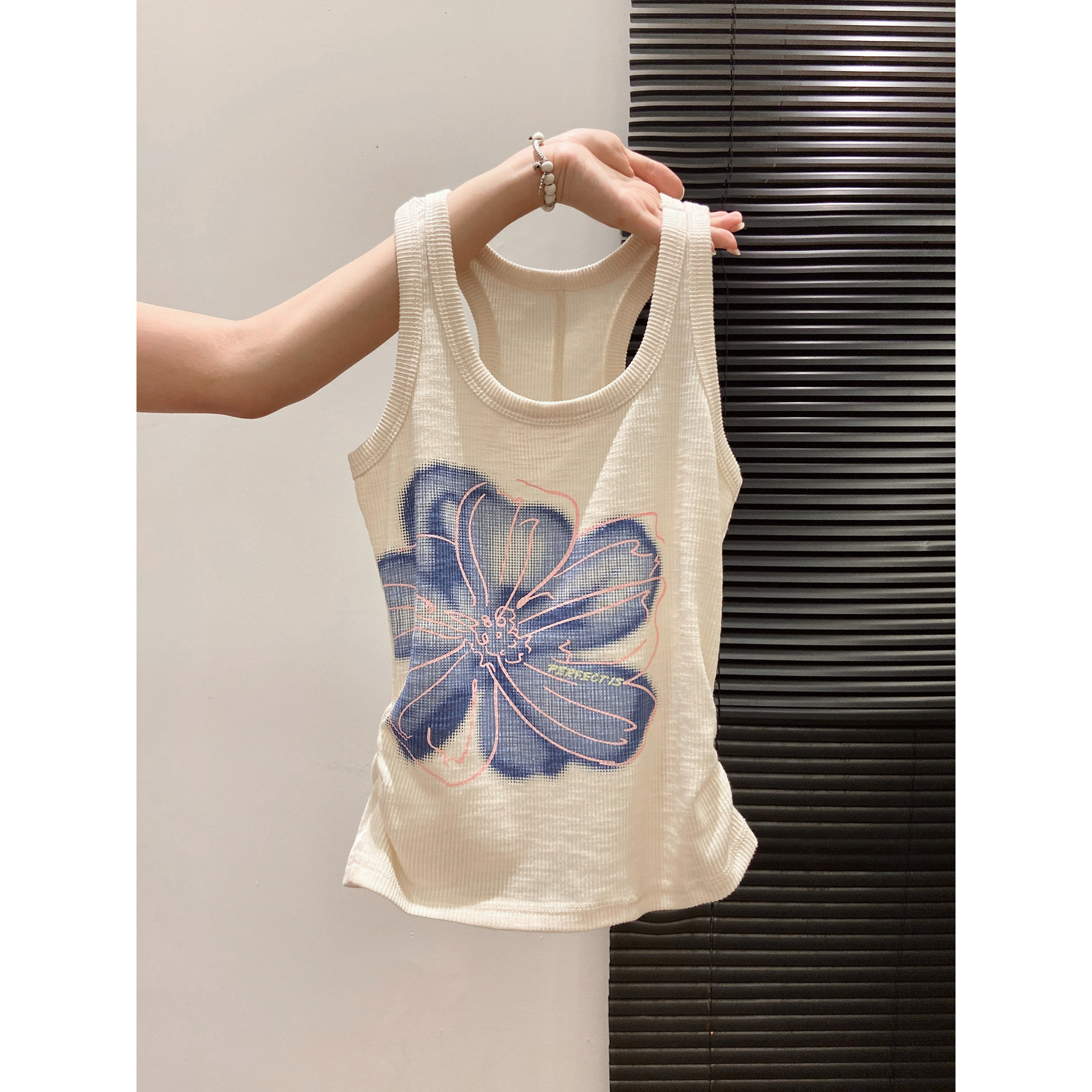 Stylish Gradient Orchid Print Camisole For Women, Summer Outerwear, Anti-Exposure, Slim-Fit, With A Racerback Design Sleeveless Top Sexy Suspenders