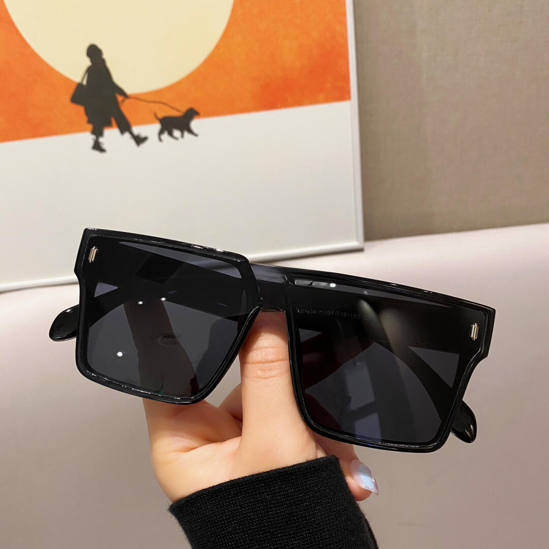 Chic Oversized Eye Enhancing Goggles Styled by Leading Designers Comprehensive UV Blocking Specs