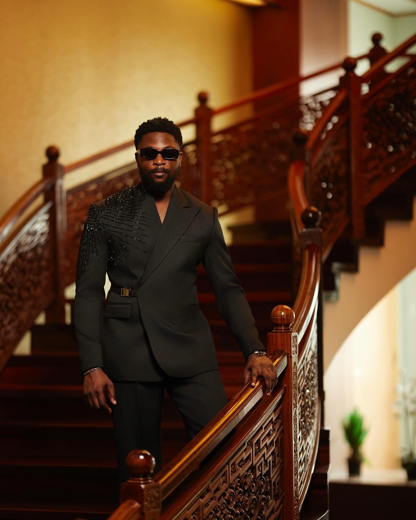 Unique Men Suits Groom Peaked Lapel Beading Blazer 2 Pieces Tailor-Made Wedding Jacket with Belt Evening Party Customized Coat Pants Plus Size - view 5