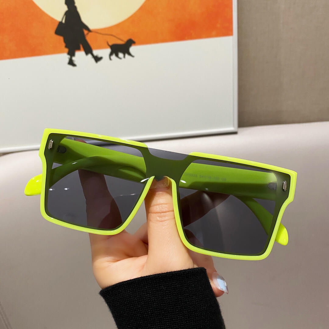 Chic Oversized Eye Enhancing Goggles Styled by Leading Designers Comprehensive UV Blocking Specs - view 4