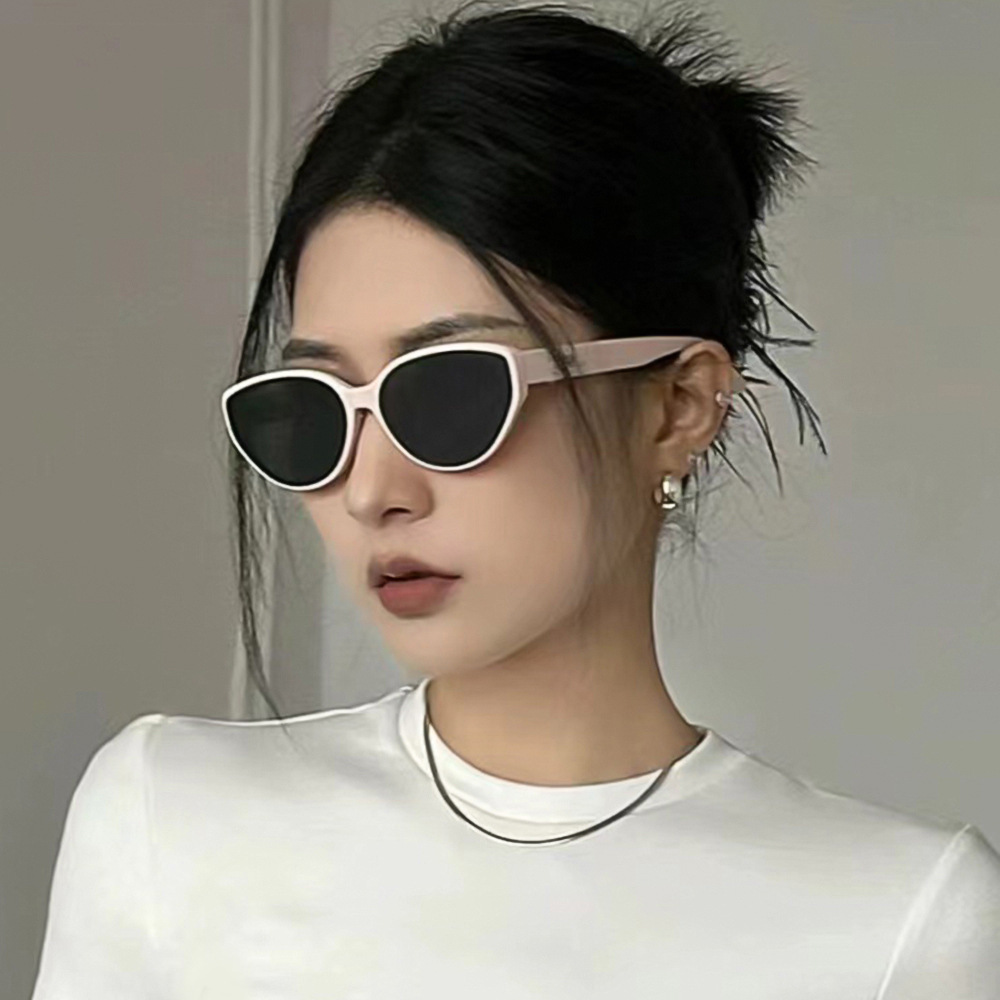 Fashionable Cat-Eye for Women, New Model, High-End, Face-Slimming, UV Protection, Square White Frame, Polarized Sunglasses wholesale - view 3