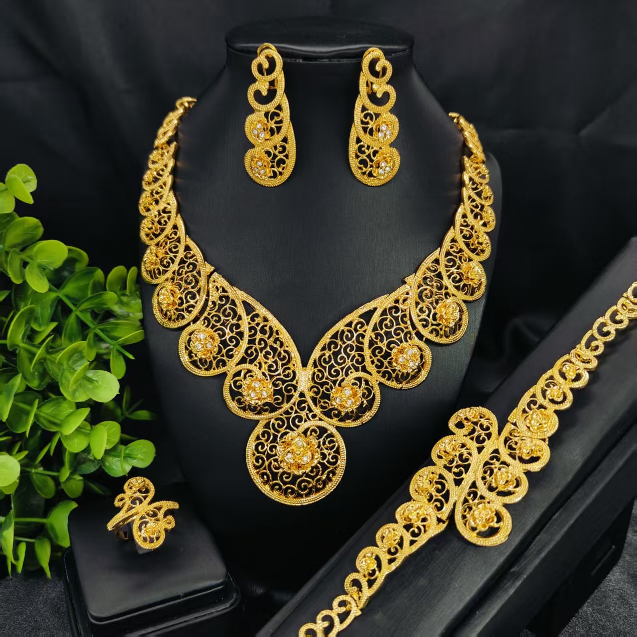 Dubai Gold Plated Hollow Necklace Earrings Jewelry Set For Women Nigeria Indian African Bridal Wedding Party Gift Jewellery