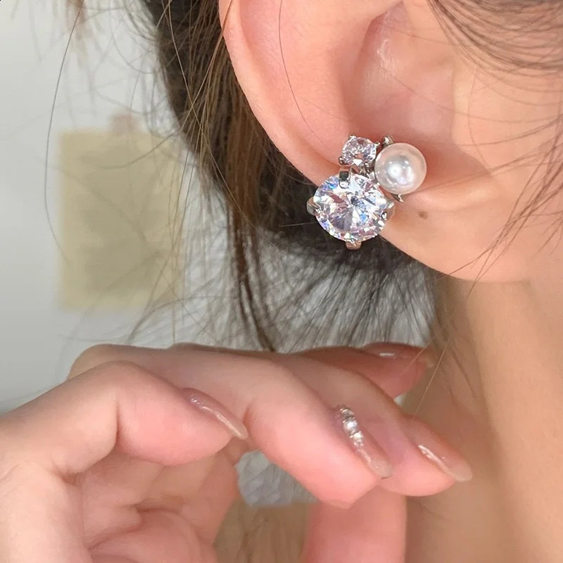 1PCS Shiny Pearl Zircon Ear Clip Without Holes Female Niche n Earrings Temperament Bone E457 260623 - view 1