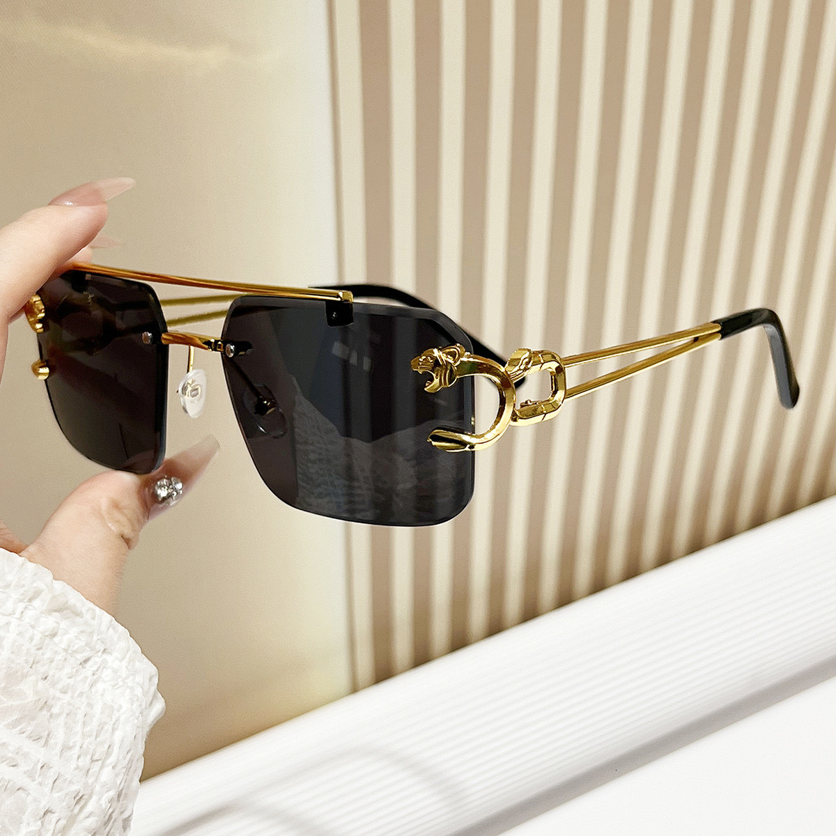 2026 Designer's New European And American Frameless Sunglasses Fashionable Leopard Head Cut Edge Sunshade High-end Feel Men's Driving Sungla - view 1