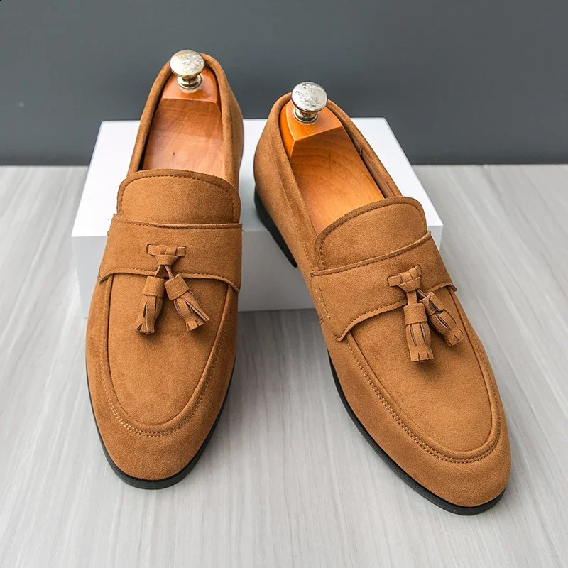 Mens Tassels Loafers Comfortable Suede Shoes Men Leather Lowheel Wedding Moccasins British Style NonSlip Retro Driving 260624 - view 4