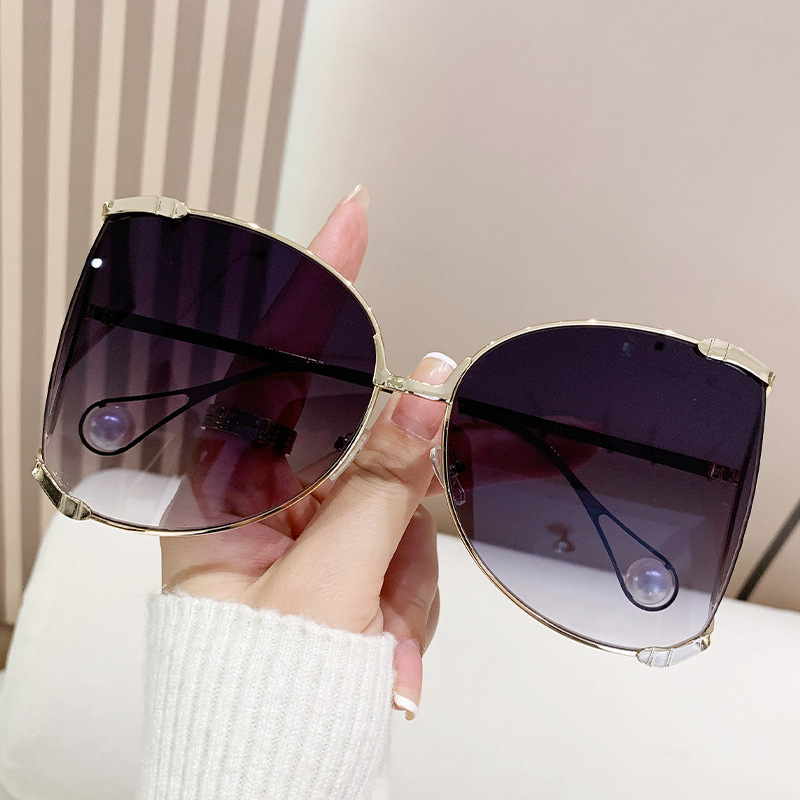 Fashion Oversized Frame European And American Pearl Hollow Sunglasses Trendy Irregular Metal Women UV400 AC Lens Non Polarized Fashion Shades For Driv - view 6