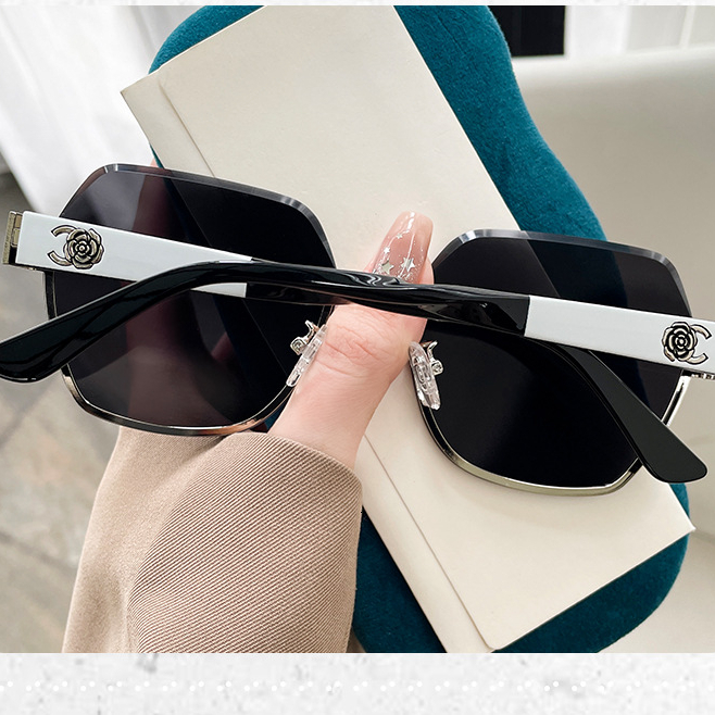 New Women's Designer Round Frame Small Fragrant Luxury Women's Sunglasses Women's Box Sunglasses Personalized Internet Celebrity UV Pro - view 9