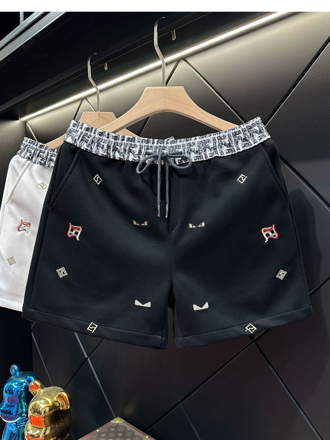 Men's Pleated Shorts, Relaxed Athleisure Capri Pants - Lightweight Black Polyester, Elastic Drawstring Waist, Low-Rise Fit, Feather Embroidery, Slogan - view 3