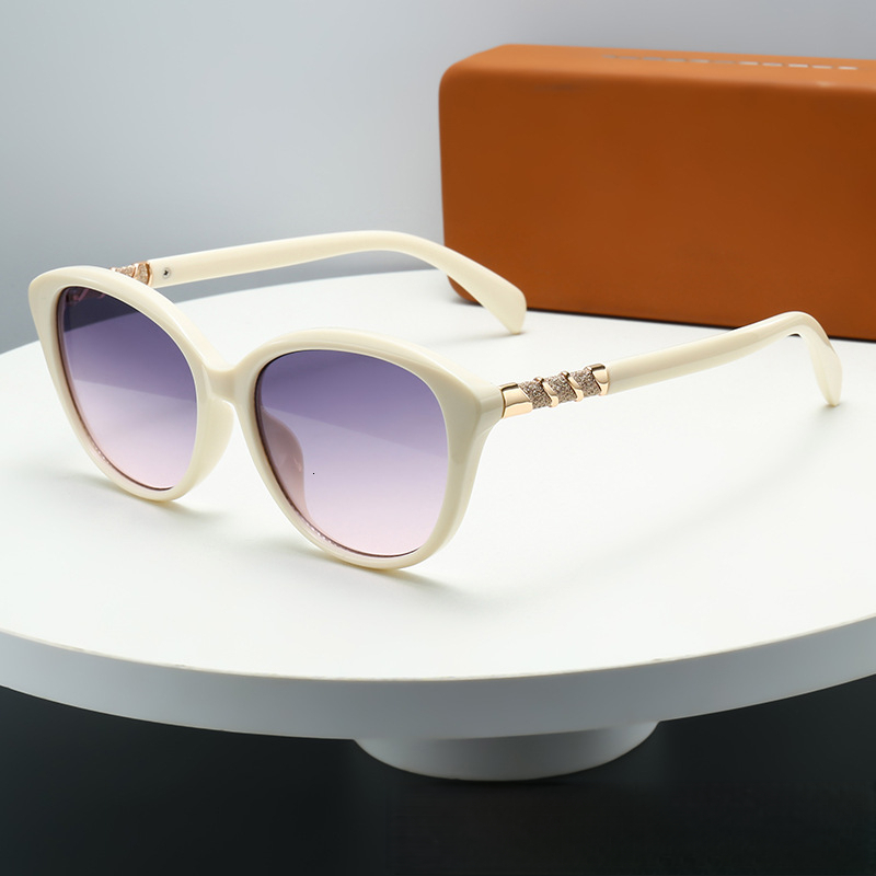 Designer's New Cat Eye Small Fragrant Style Luxurious And High-end Women's Sunglasses Cross-border European And American Fashion Trend UV Re - view 4