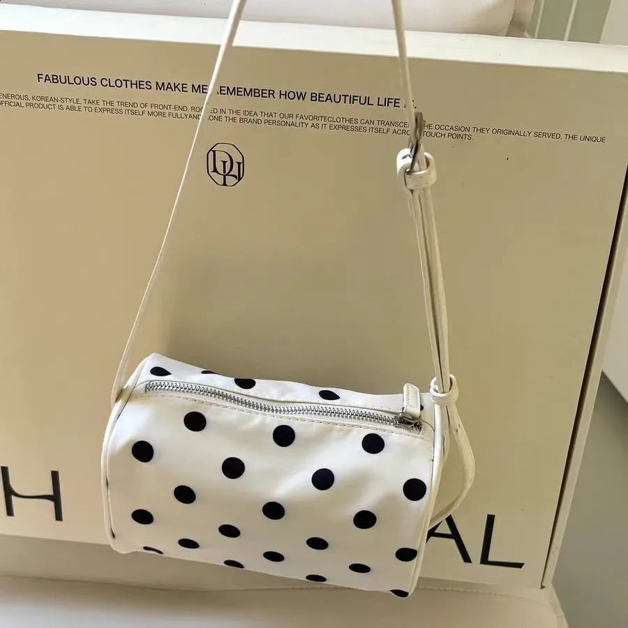 Korean Casual Fashionable Polka Dot Three-dimensional Pillow Bag Hand-held Toast Bag Versatile Simple Shoulder Messenger Bag a260625 - view 3