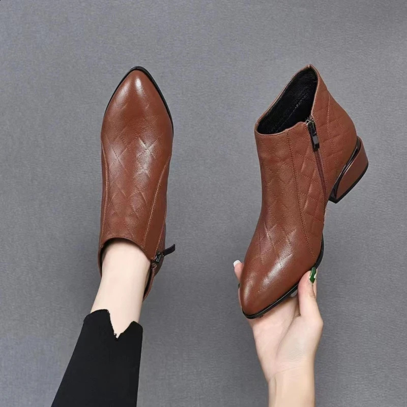 2025 Womens Pointed Toe Low Heel Ankle Boots Side Zip Soft Leather Fashion Booties Autumn Winter Comfortable Short 260616 - view 6