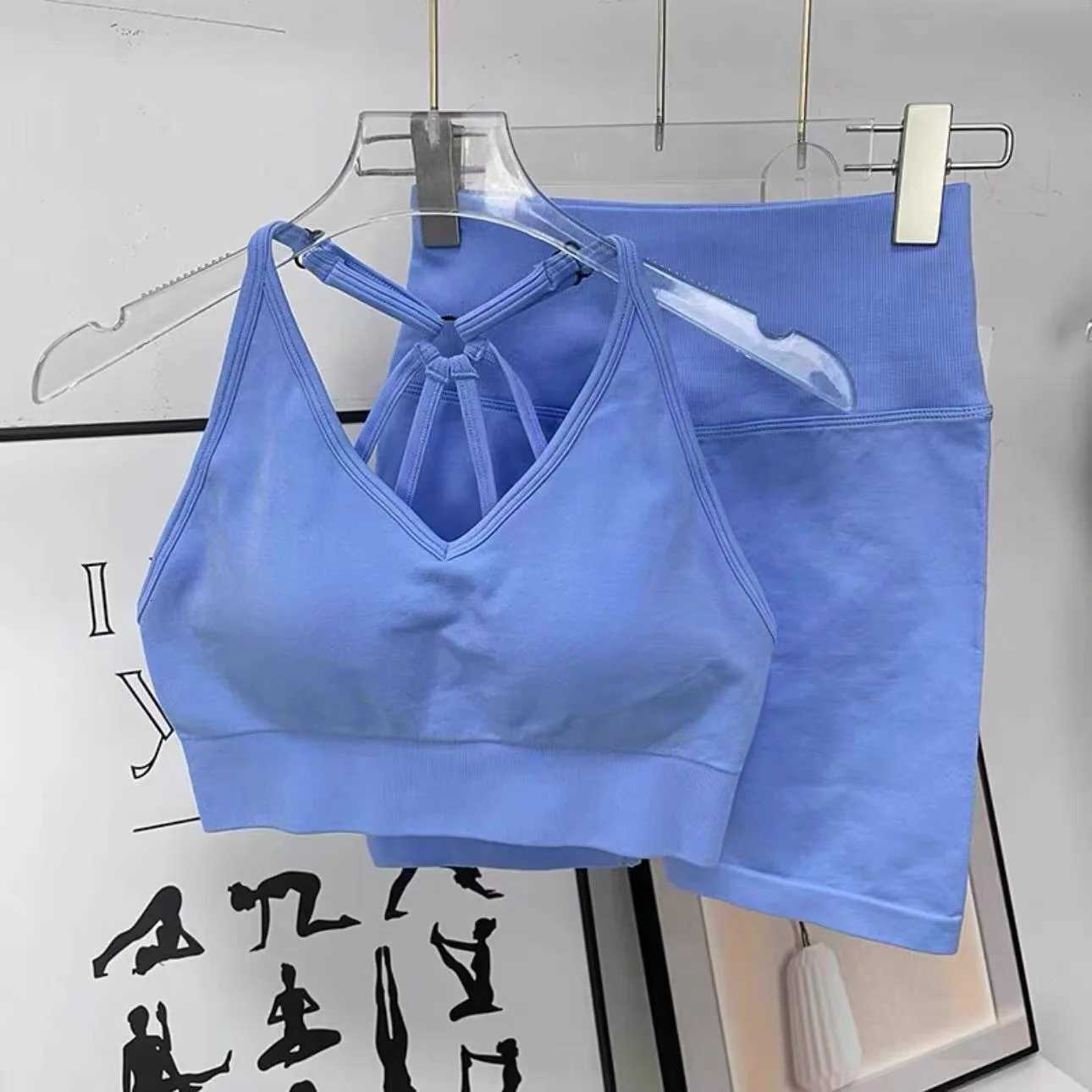 Fitness Set V-Neck Bra High-Waisted Womens Quick-Dry Yoga Wear Butt-Lifting 3/4-Length Shorts for Workout and Training M260626 - view 7