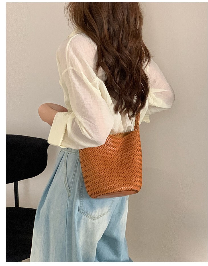 Hot Selling Summer French microfiber leather hand-woven bucket bag, women's wealth bucket single-shoulder crossbody bagDIDENGLAOREN - view 6