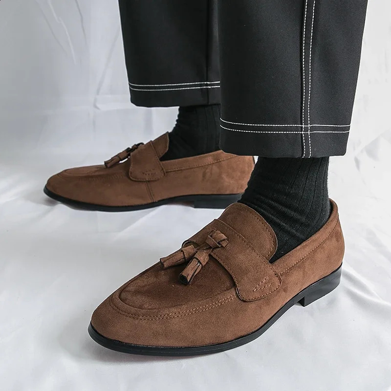 Mens Tassels Loafers Comfortable Suede Shoes Men Leather Lowheel Wedding Moccasins British Style NonSlip Retro Driving 260624 - view 3