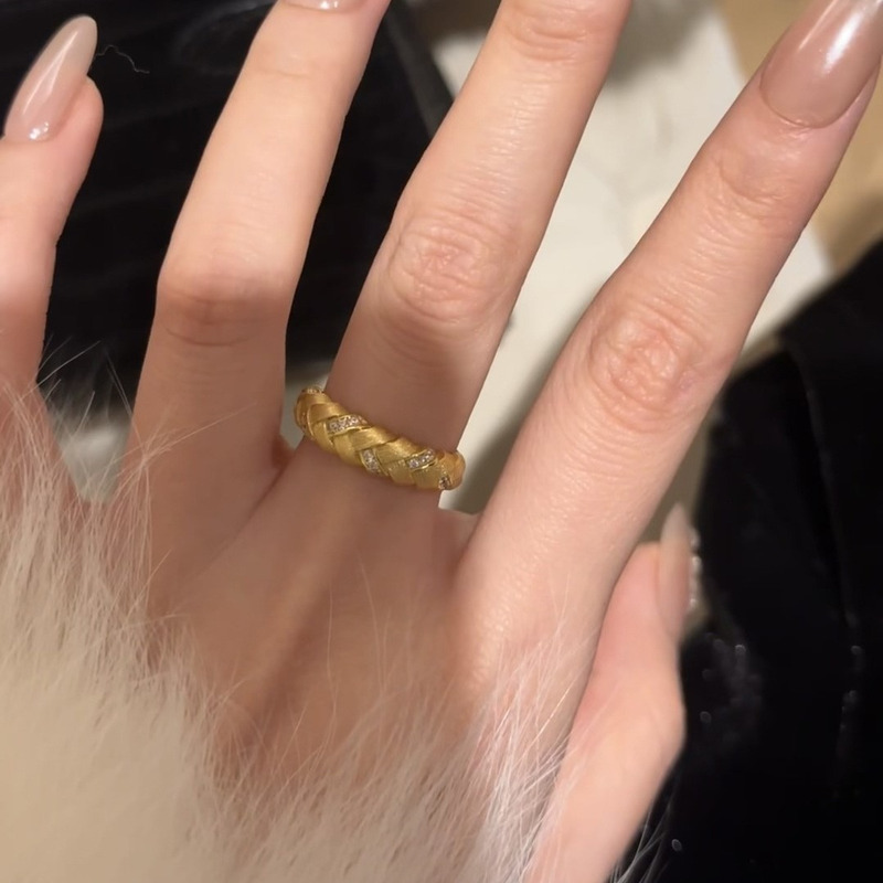 Ring Fashionable Light Luxury Gold Brushed Ring For Women Retro Three Dimensional Relief Hollow Index Finger Ring Ring Opening Jewlery Designer For Wo - view 5