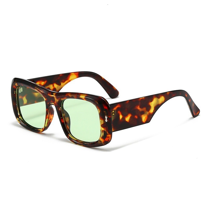 Chic Broad Rimmed Style Glasses Offering Face Contouring Effects - view 8