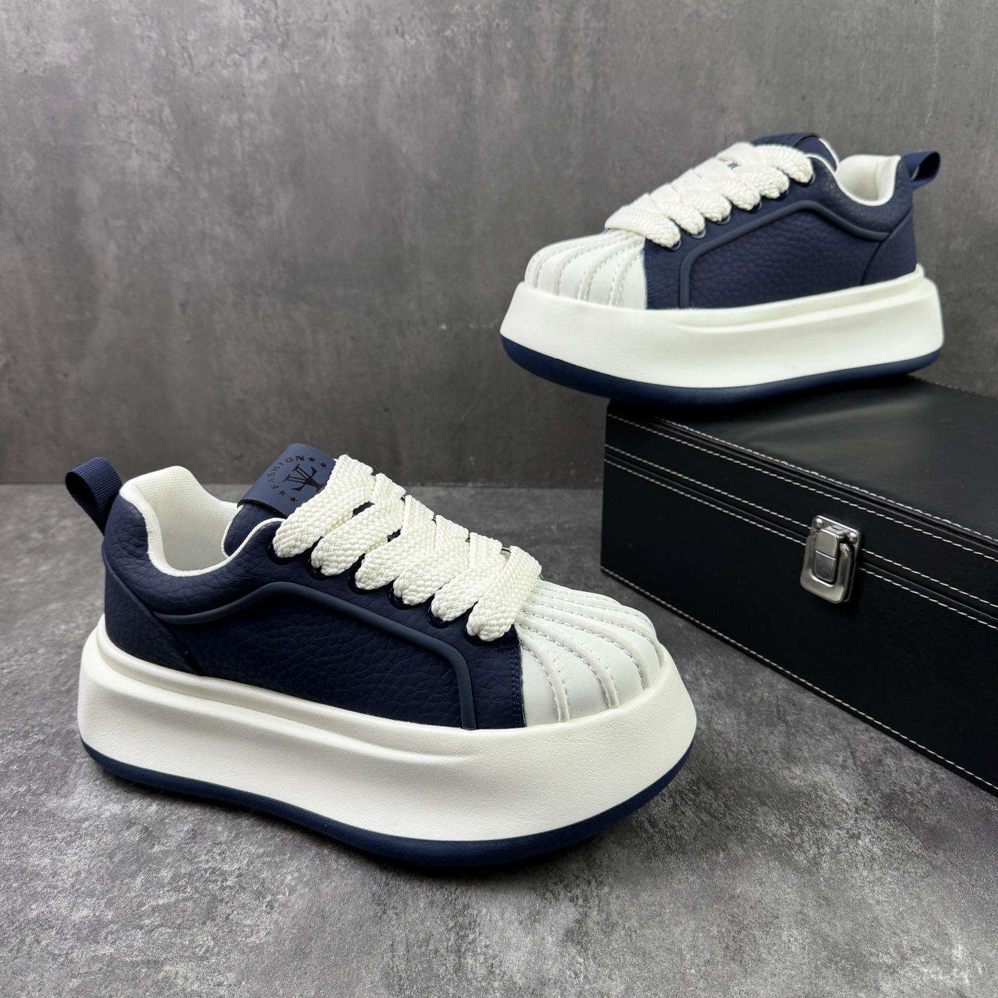 Thick-soled men's autumn new model, shell toe leather sports casual sneakers, low-top white shoes