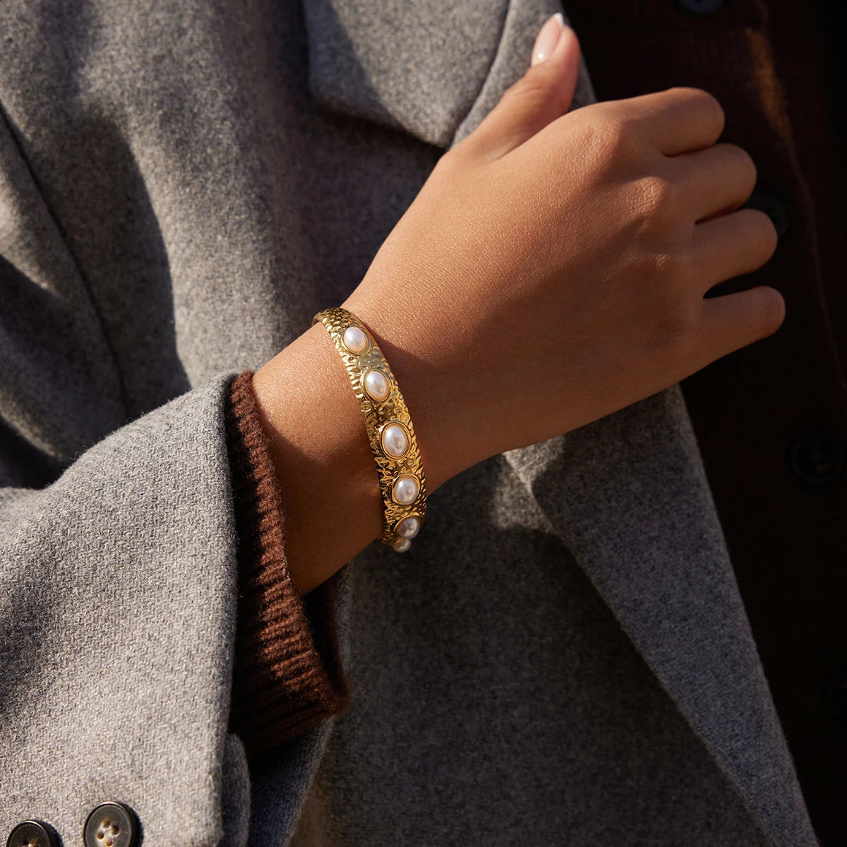 Youthway Elegant Pearl Cuff Bracelet For Women Minimalist Gold Plated Stainless Steel Open Bangle Fashion Jewelry 260625 - view 4