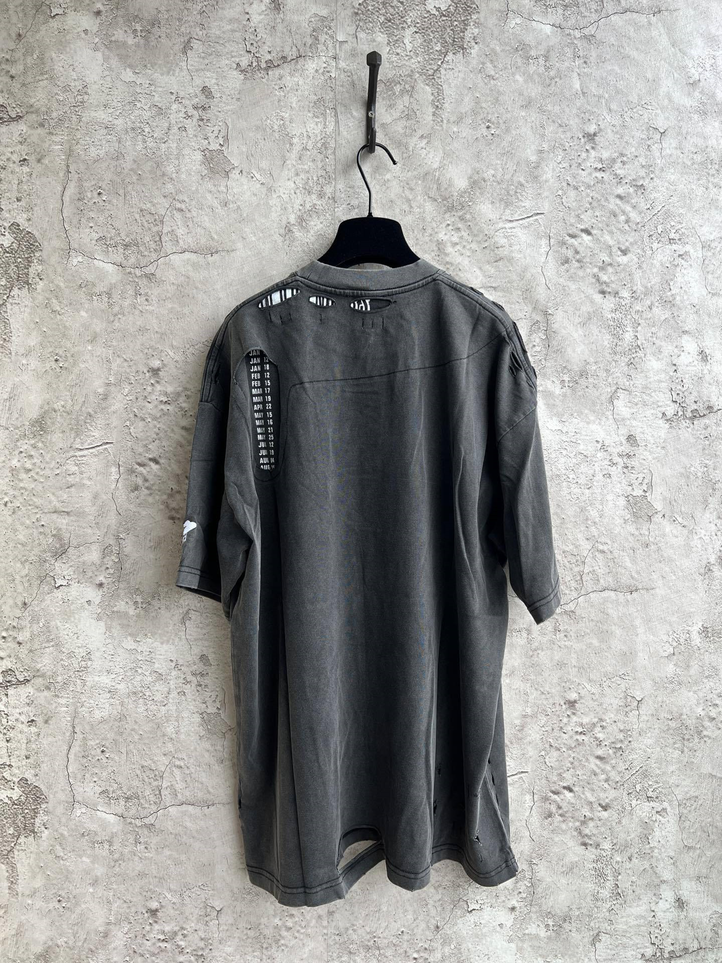 2026 New calendar printed Distressed Cotton double-layer design round neck short sleeved T-shirt - view 4