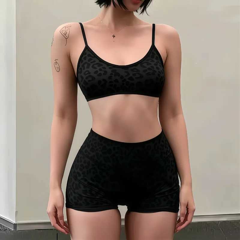 Women 2Pcs Set HISTELLO Workout Seamless Yoga Leopard Print Bra Low Waist Scrunch Fitness Shorts Elastic Slim Fit Gym Sports Set M260626 - view 4