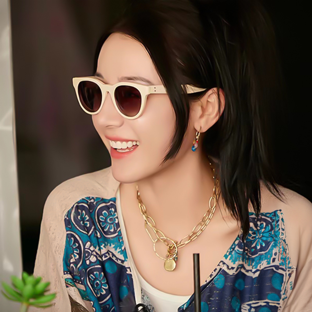 2026 New Vintage Sunglasses for Women, High-End, Face-Slimming, Small Frame, White Polarized Ladies' Sunglasses, UV Protection wholesale - view 5