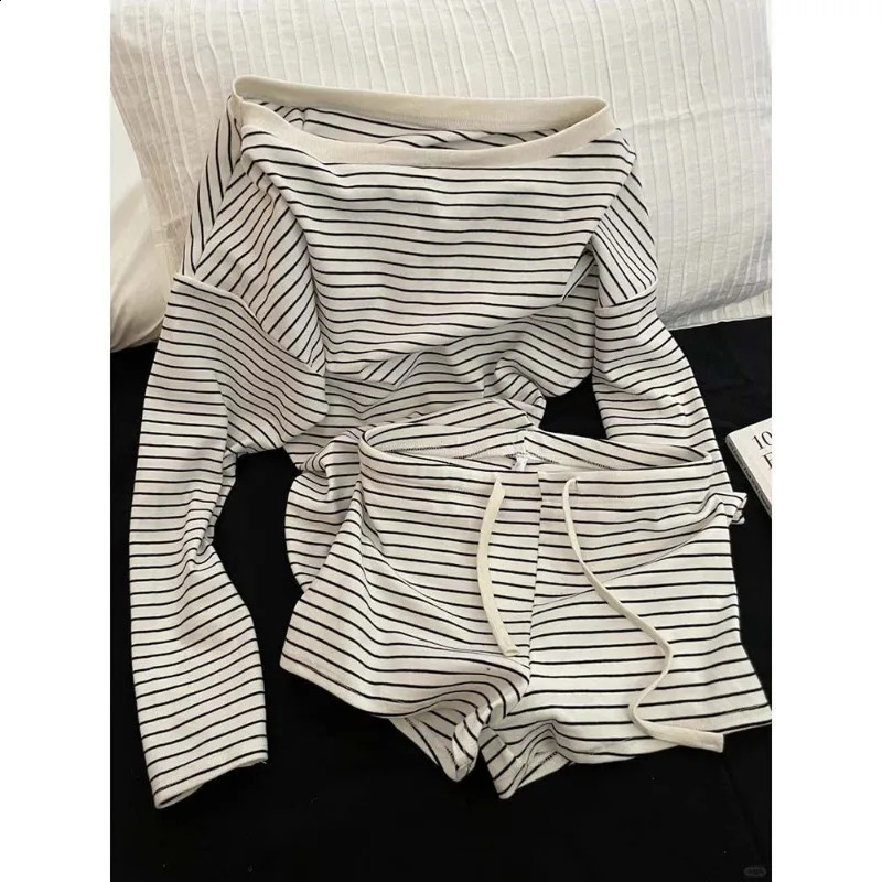 2026 Long-sleeved Pajamas with Black and White Stripes and Off-the-shoulder Korean Style Shorts for Women Home Wear Set 260626 - view 6