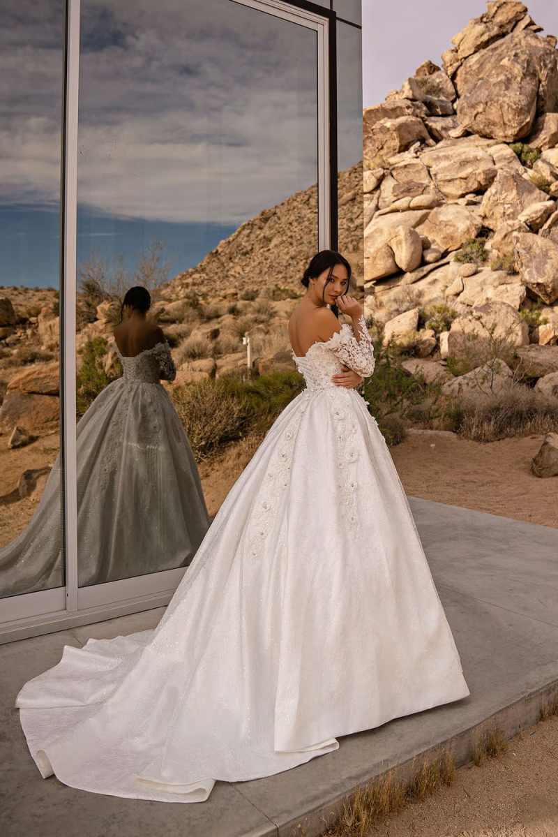 Glamorous A Line Wedding Dresses Off Shoulder Long Sleeve Flowers Appliques Bridal Gowns Arabic Robe De Mariage - view 5