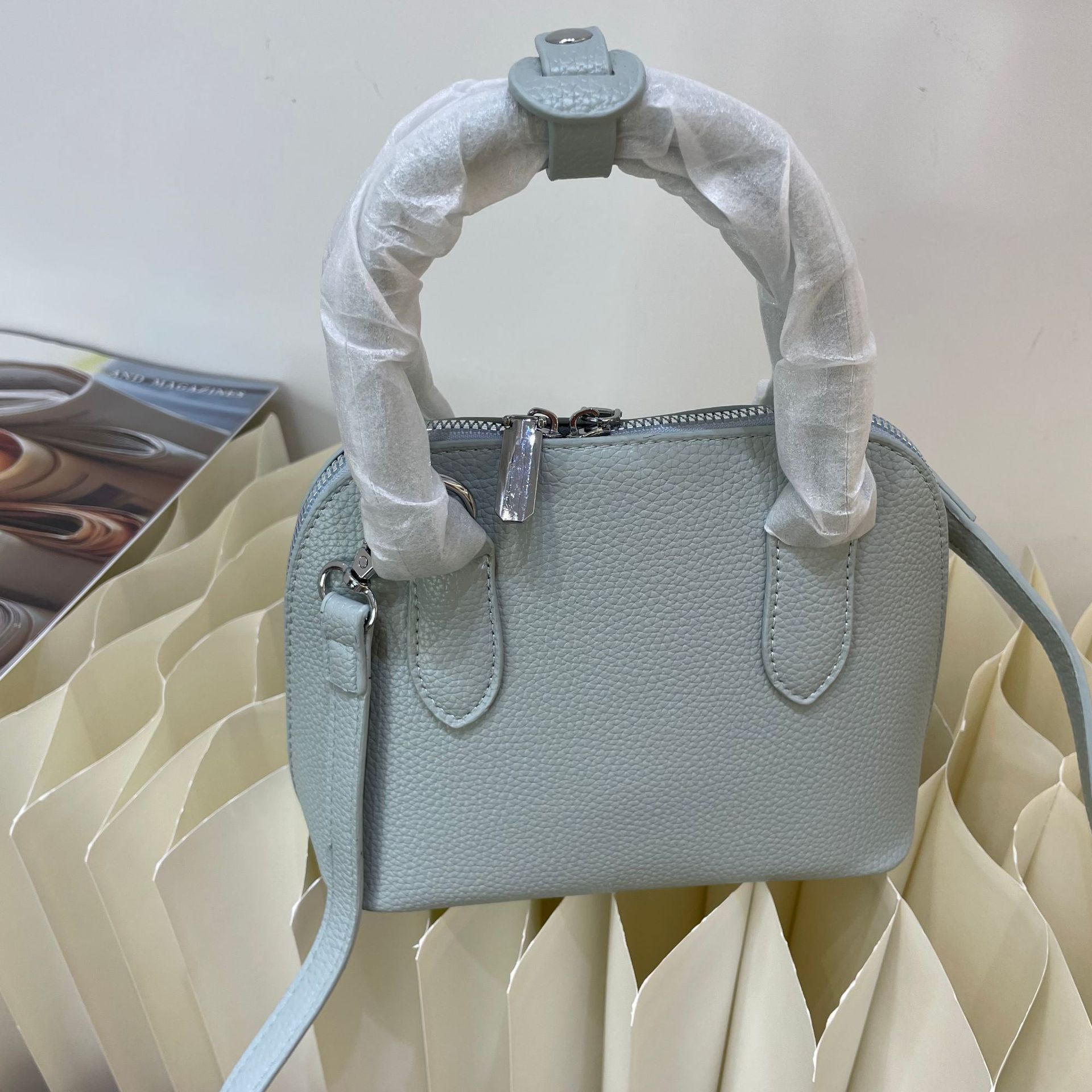 Women's Macaron 5 Color Litchi Grain Shell Handbag, Metal Lock Zipper Dumpling Purse With Detachable Thin Strap Daily Crossbody Bag - view 8