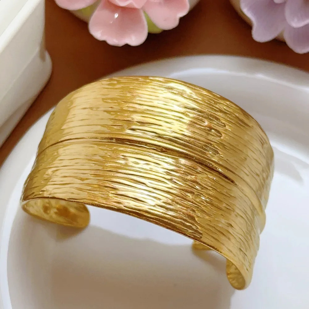 Exaggerated Gold Color Stainless Steel Three-dimensional Relief Texture Opening Adjustable Wide-faced Bangle for Woman Jewelry 260625 - view 1