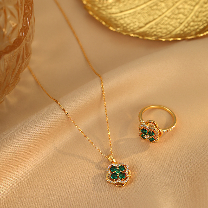 Rotating Emerald Four-Leaf Flower Necklace for Women, Light Luxury Niche Design, High-End 2026 New Style, Elegant Clavicle Chain