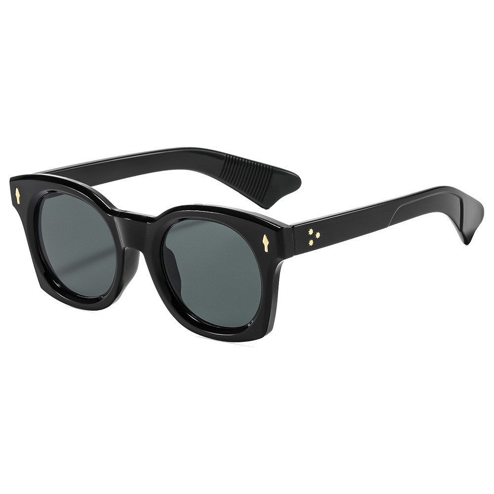 New Fashion Large-Frame Retro Rivet Glasses, Versatile And Unique, UV Protection, Street Style Trendy Eyewear - view 1