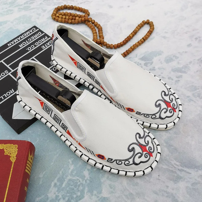 Classic Chinese Embroidered Mens Flats Shoes Slip on Casual Canvas Shoes Black Comfortable Loafers Flats Men mocasines hombre 260626 - view 7