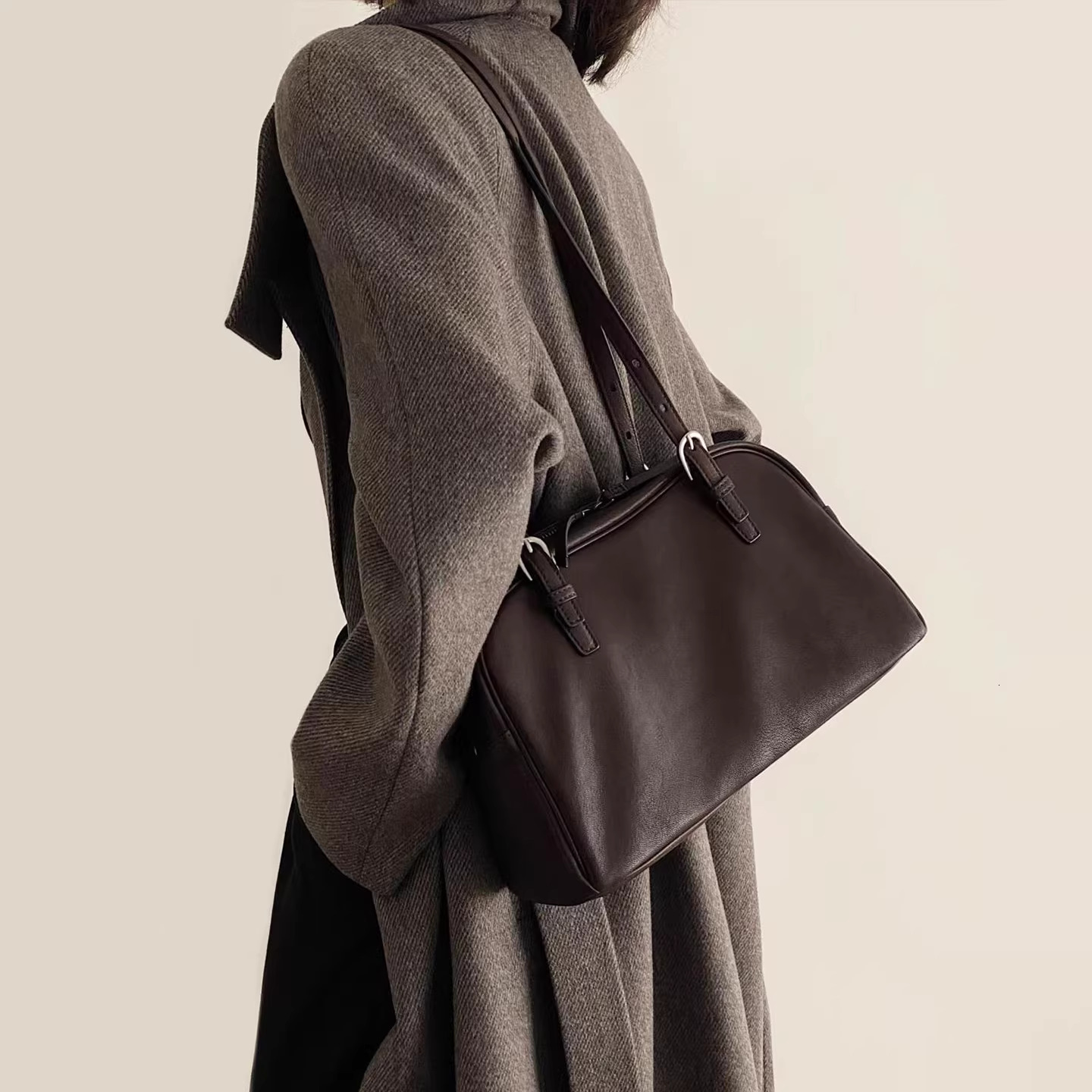 Minimalist Vegetable-Tanned Calfskin Bowling For Women, Vintage Commuting Large-Capacity Shoulder Bag Underarm Bag Vintage Fashion