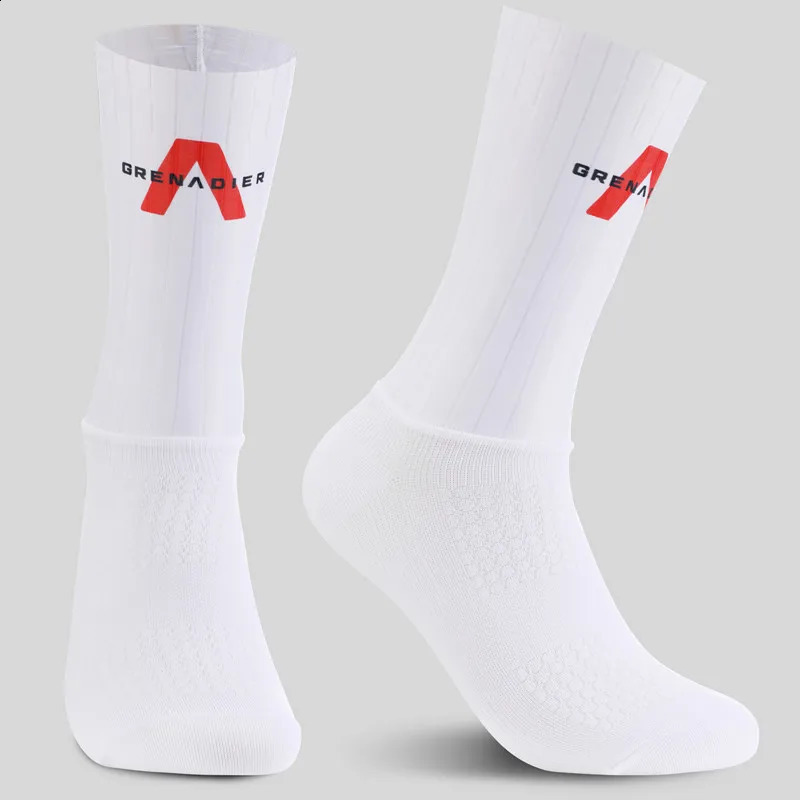 2026 Anti Slip seamless Cycling Socks Integral Moulding Hightech Bike Sock Compression Bicycle Outdoor Running Sport 260622