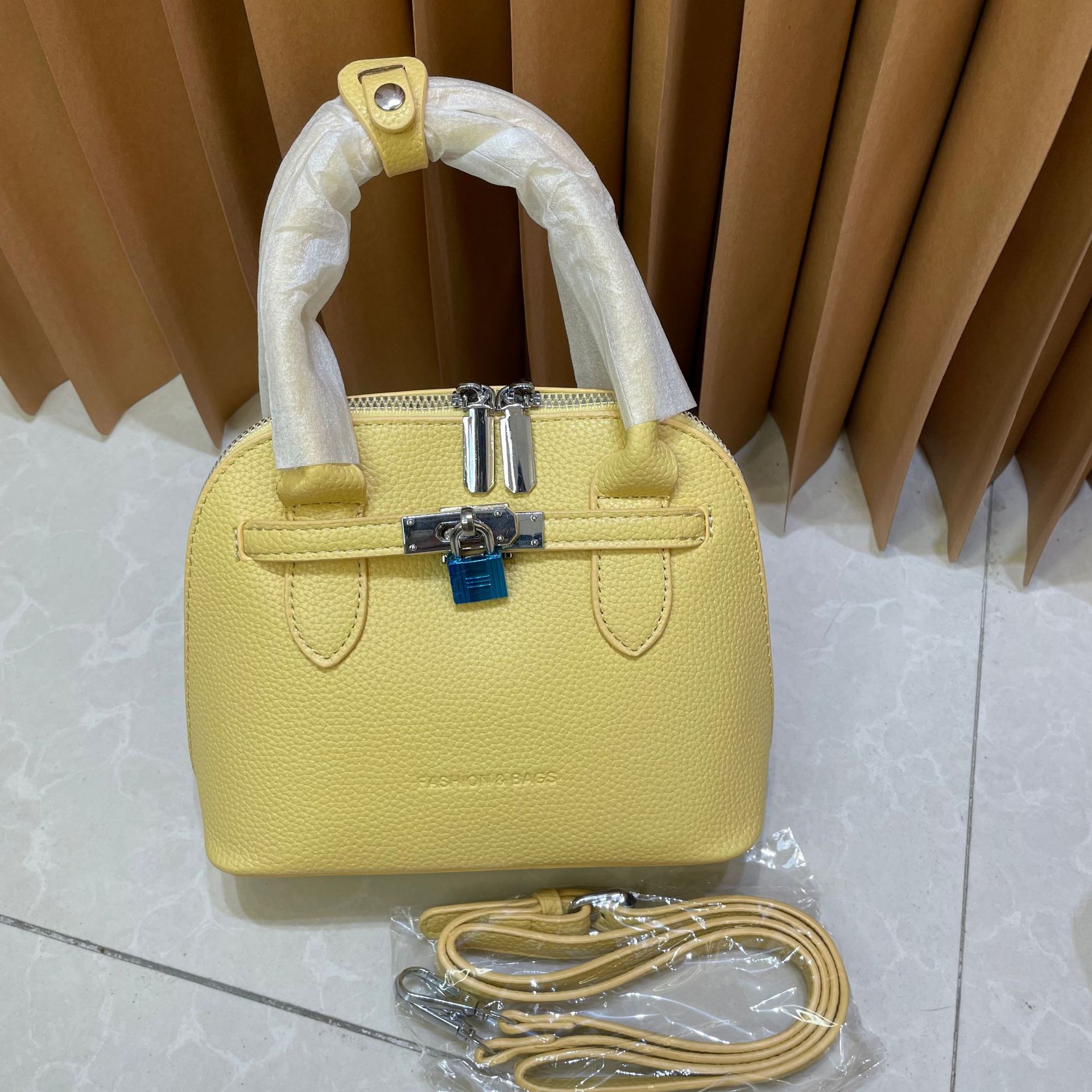 Women's Macaron 5 Color Litchi Grain Shell Handbag, Metal Lock Zipper Dumpling Purse With Detachable Thin Strap Daily Crossbody Bag - view 4