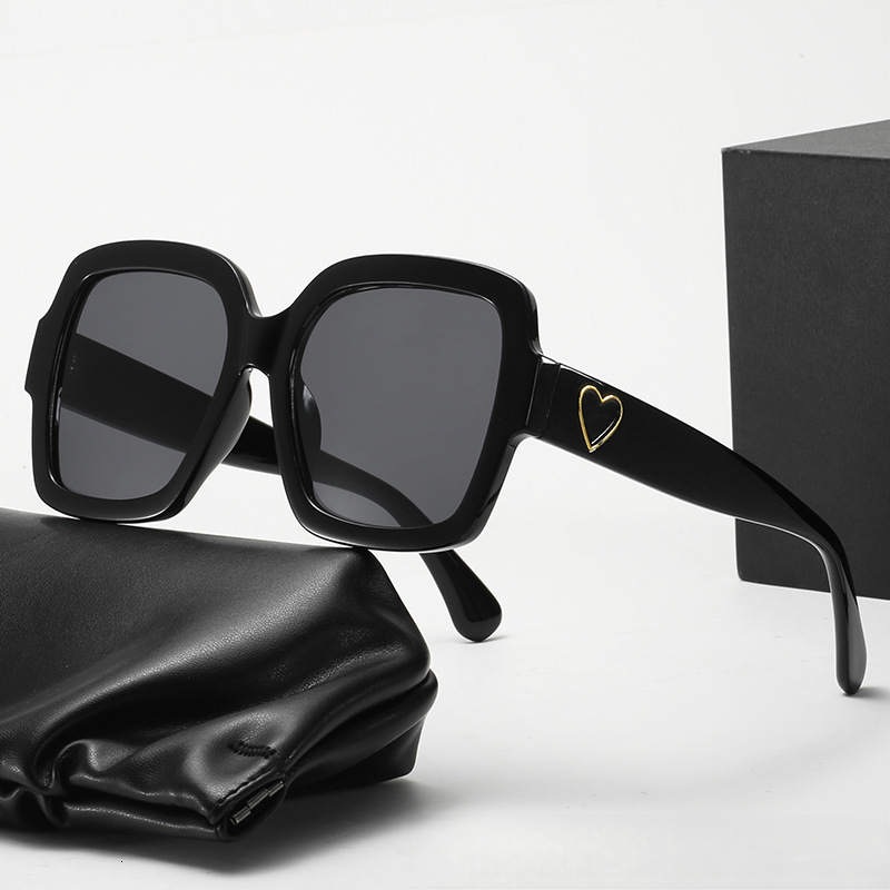 2026 Women's Designer New Square Frame Love Decoration Sunglasses European And American Fashion Trend Personalized Internet Celebrity Women'