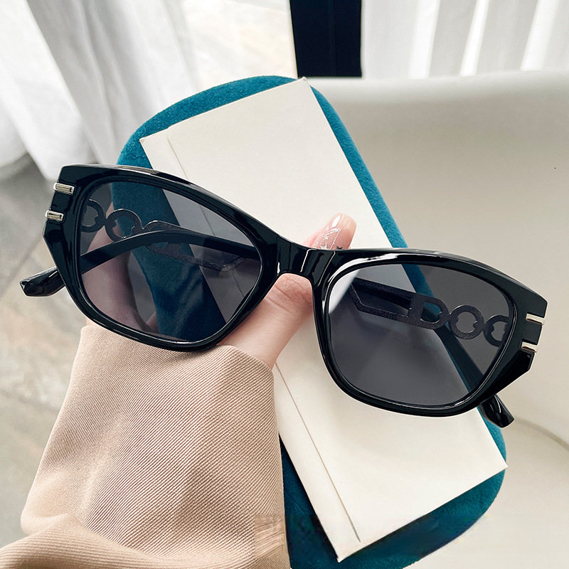 2026 Designer's New Cat Eye Small Frame Niche Versatile Light Luxury Style Women's Sunglasses Internet Celebrity Personality Simple Sunshade - view 4