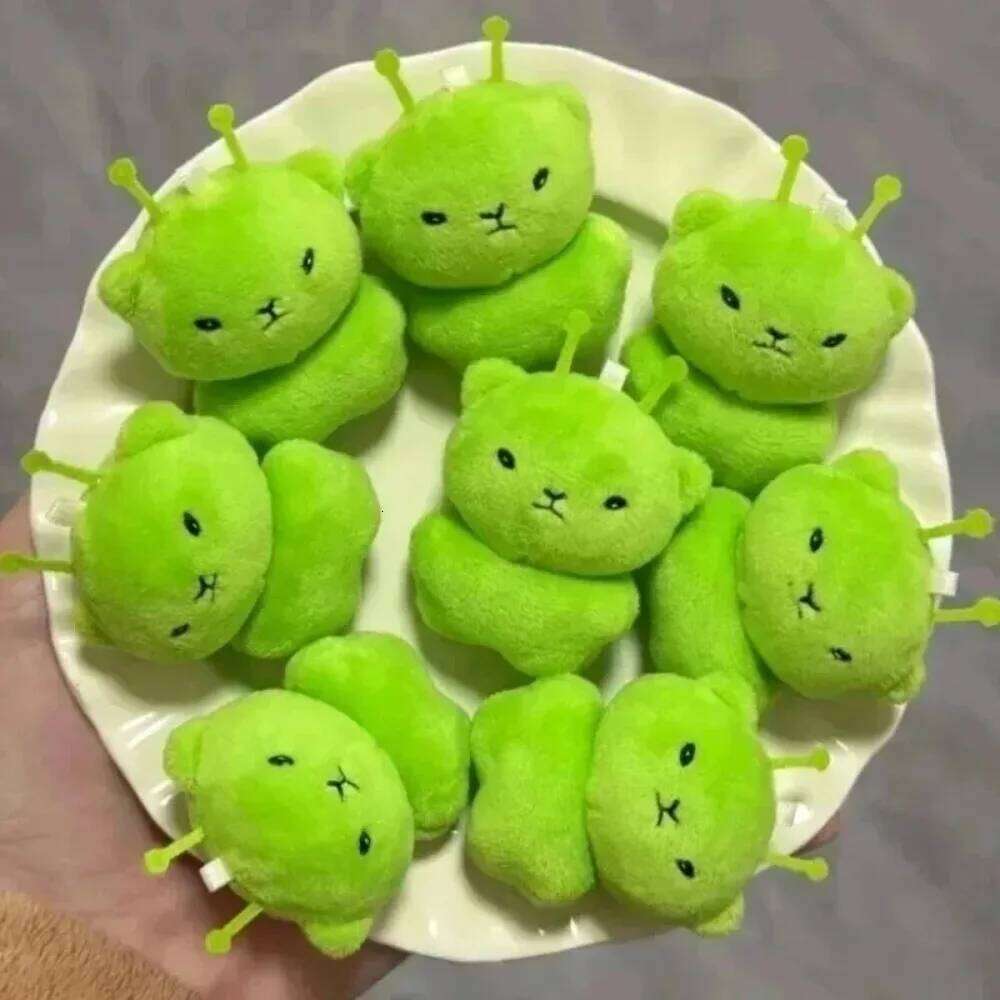 Green Alien Cat Plush Keychains Mini Galaxy Style Furry Pendant for Couples Cute Cartoon Handbag Backpacks Key Chain Decor Gifts 26Y0626 - view 3