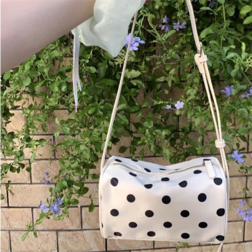Korean Casual Fashionable Polka Dot Three-dimensional Pillow Bag Hand-held Toast Bag Versatile Simple Shoulder Messenger Bag a260625