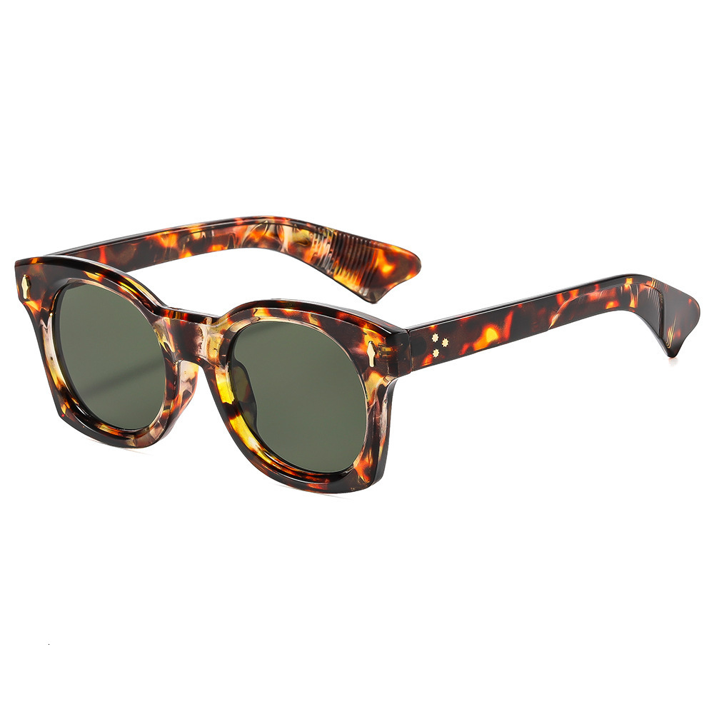 New Fashion Large-Frame Retro Rivet Glasses, Versatile And Unique, UV Protection, Street Style Trendy Eyewear - view 3