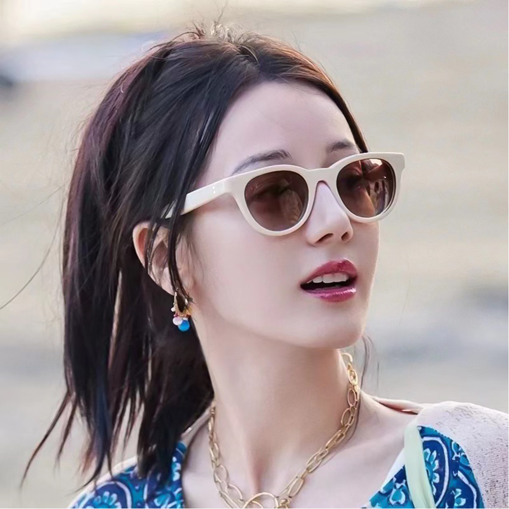 2026 New Vintage Sunglasses for Women, High-End, Face-Slimming, Small Frame, White Polarized Ladies' Sunglasses, UV Protection wholesale - view 3