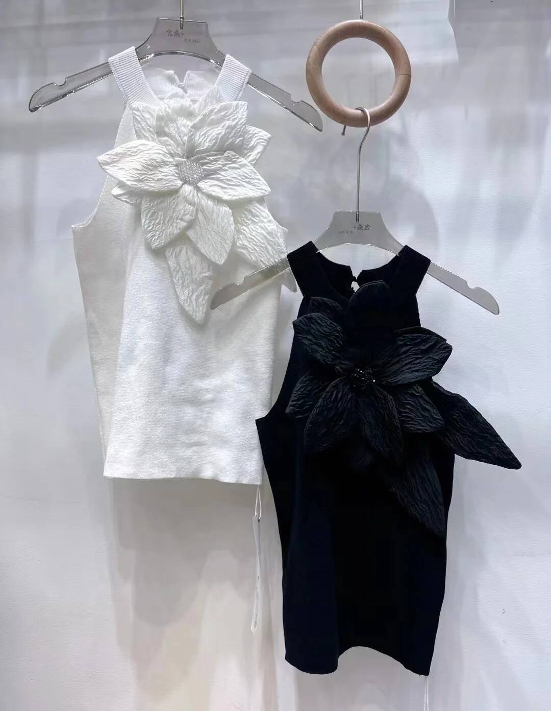 Black White 3D Diamonds Flower Stitch Sleeveless Knitted Slim Fit Halter Vest 2025 Sring Summer Knitwear Sexy Crop Tank Top Sleeveless Top Sexy Suspen - view 7