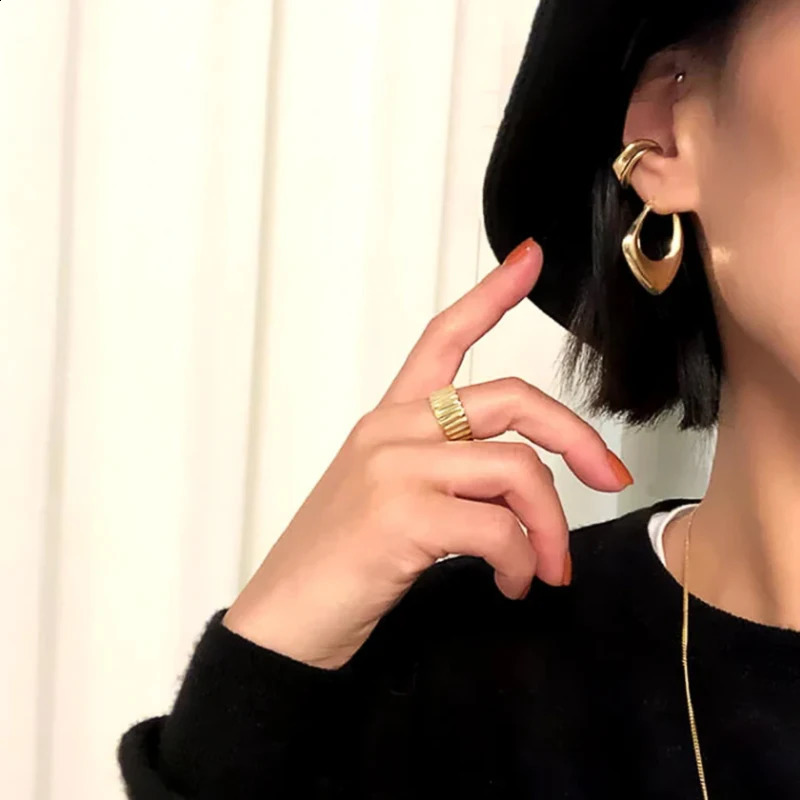 Huitan Geometric Metal Hoop Earrings for Women Gold ColorSilver Color Fashion Ladys Ear Earrings Daily Wear Versatile Jewelry 260626 - view 5