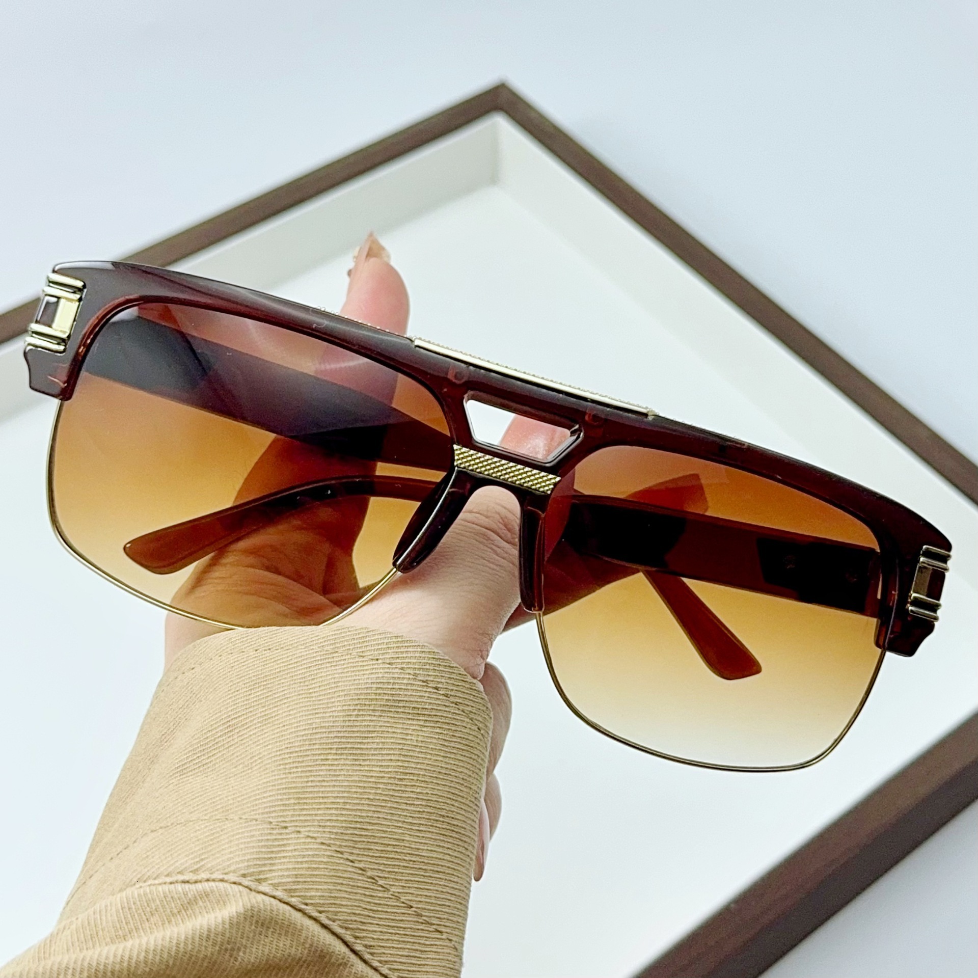 2026 Designer's New Metal Sunglasses Men's Box Retro Trendy Large Frame Sunglasses Women's Street Photography Fashion European And Amer - view 5