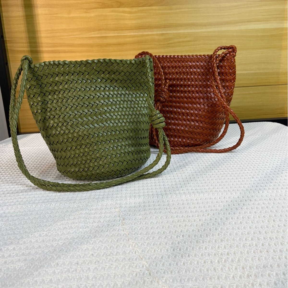 Hot Selling Summer French microfiber leather hand-woven bucket bag, women's wealth bucket single-shoulder crossbody bagDIDENGLAOREN - view 4